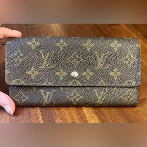 1988 Authentic vintage Luis Vuitton monogram long wallet in good condition